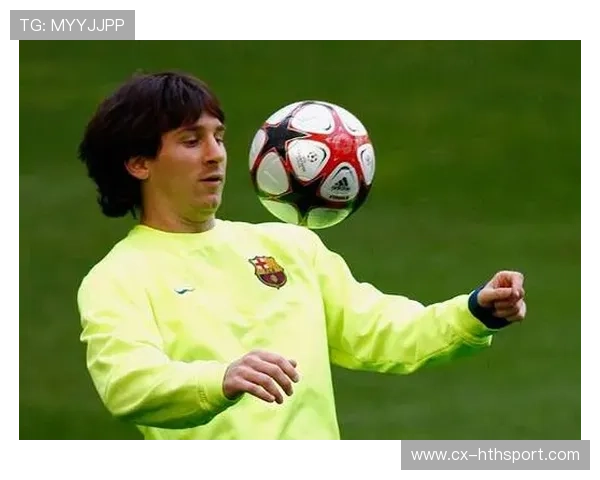 足球胸部停球接凌空抽射,动作一气呵成 足球胸部停球接凌空抽射,动作一气呵成