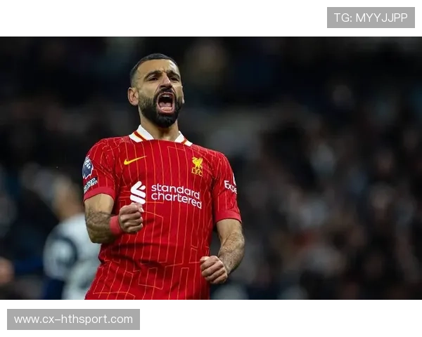 利物浦边路加速甩开防守，萨拉赫劲射偏出